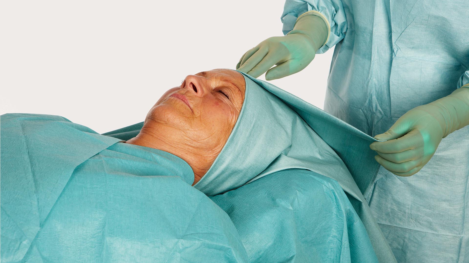 pacientės galva, apsiausta „Barrier“ LOR apklotu